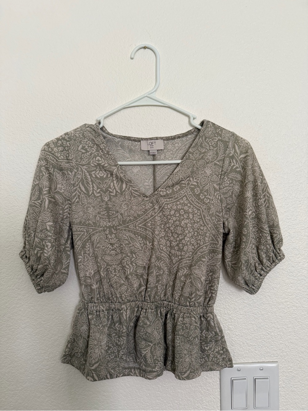 LOFT Outlet Petite Heather Gray Knit Top